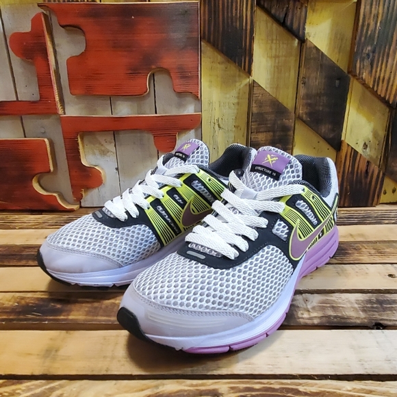 nike structure 16 women's